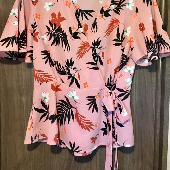 💗FLORAL TOP💗 - Picture 3 of 3